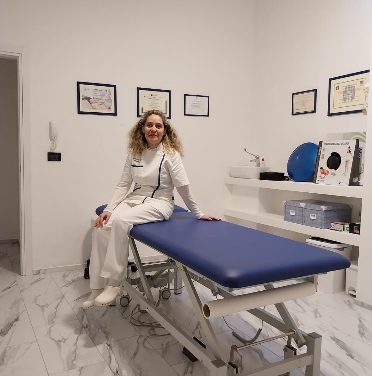 Dott.ssa Paola Pocaterra in studio con il suo cane guida